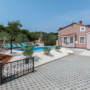 guest-house-sunshine.pula-hotels.org/